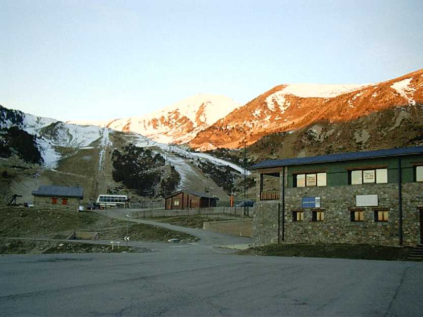 la estación de esquí (2140 m)