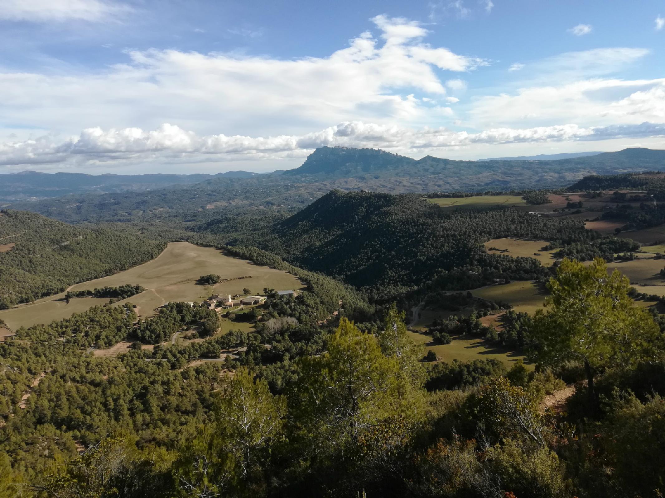 Darreres vistes de Montserrat i l'Anoia