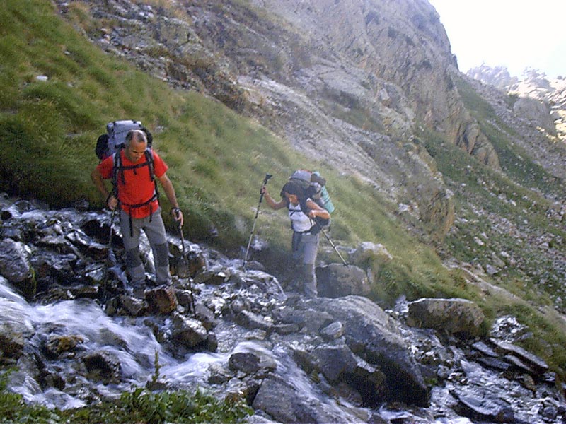pequeños riachuelos inundan nuestro camino