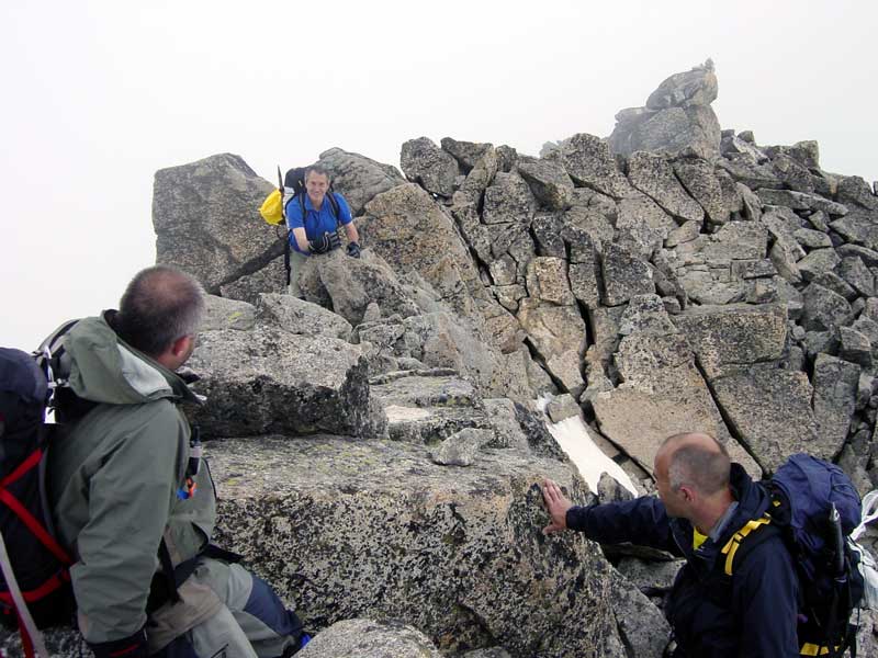 seguido muy de cerca por el resto de la expedición