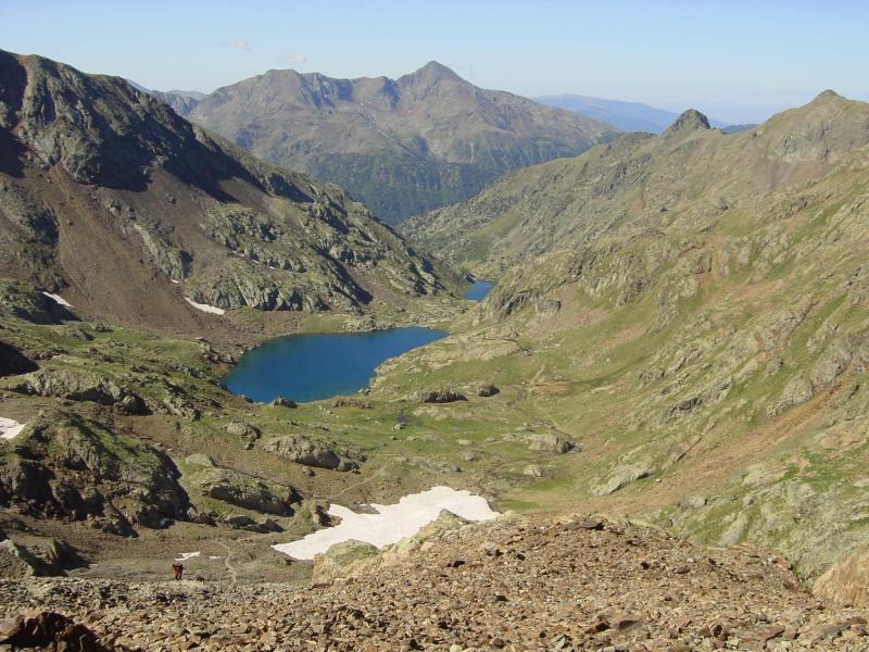Estany de Sotllo y Estany d'Estats desde el Port de Sotllo.
