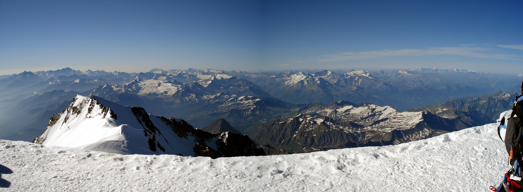 Admiramos la parte final de la vía italiana de ascenso al Mont-Blanc