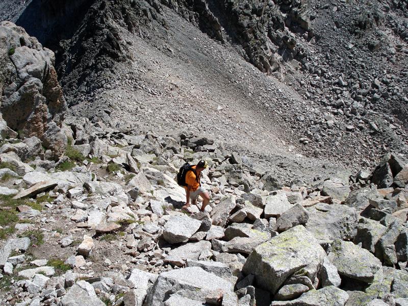 Bajando hacia el Collado de Cregüeña (2905 m)
