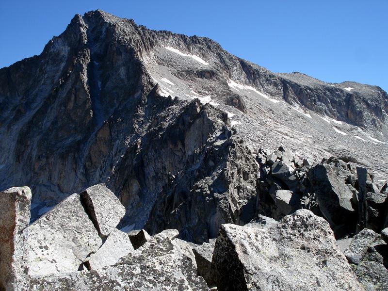 Vistas de la Cresta de Cregüeña desde la cima de la Aguja Juncadella (3021 m)