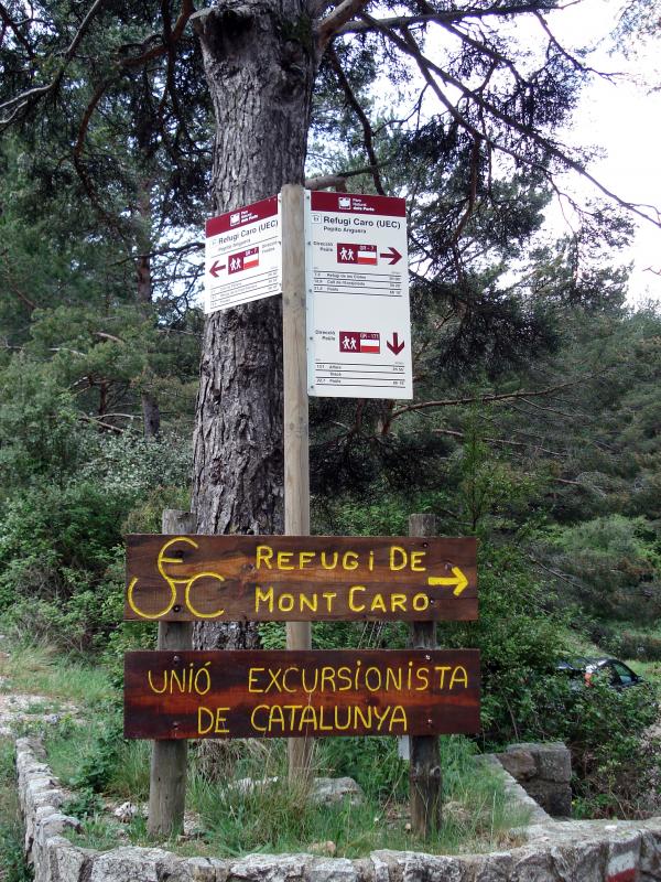 Cartel que seguiremos en dirección Fredes.