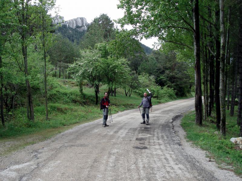 El comienzo transcurre por una carretera.