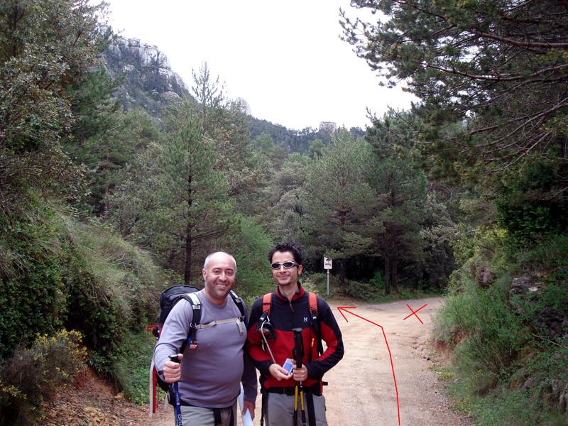 Minutos después de Coll de Carrasqueta abandonamos la carretera por su parte izquierda.