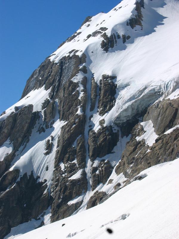 I l'estreta canal d'accés a la primera glacera