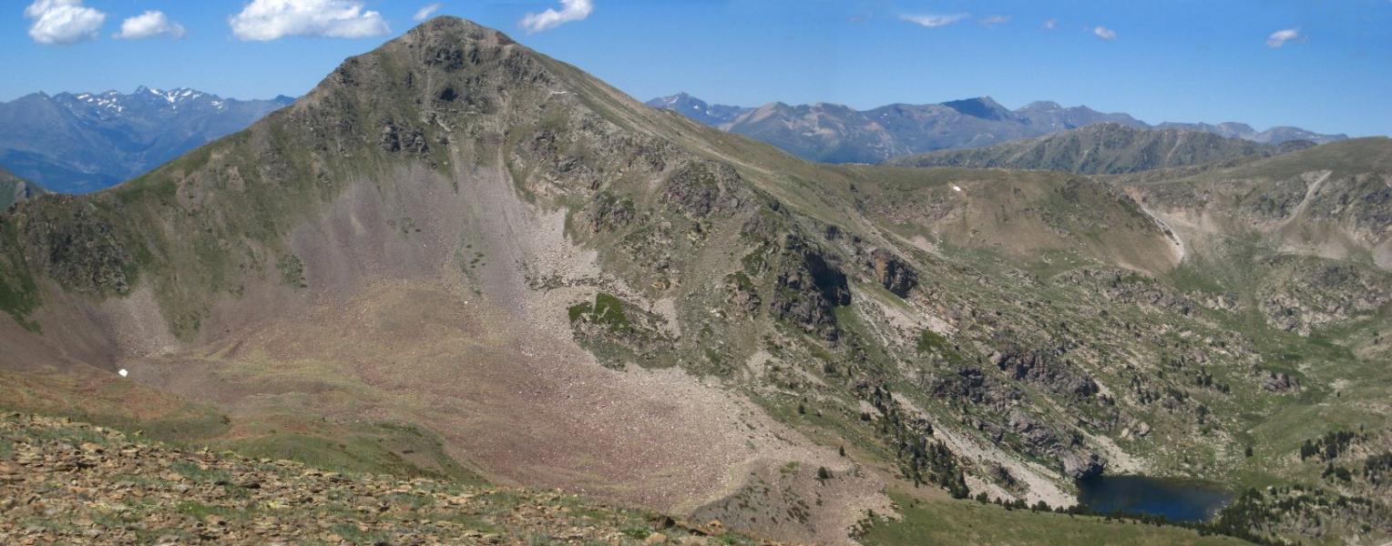 El Perafita (2752 m.) amb l'Estany Gran de la Pera als seus peus