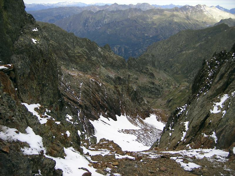 Canal d'ascens al coll de Guins de l'Ase; vall de Broate.
