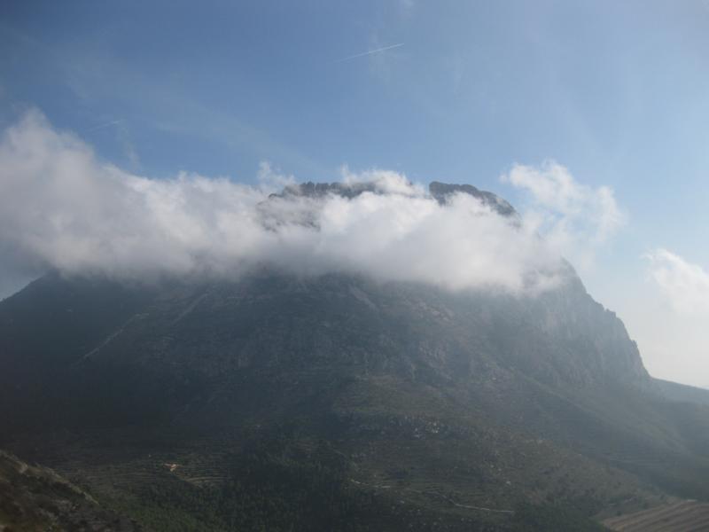 Puig Campana voltat de nuvols