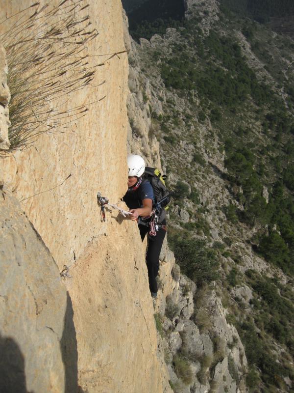 Arribem al pas clau de la via. L'Eli ja l'ha passat