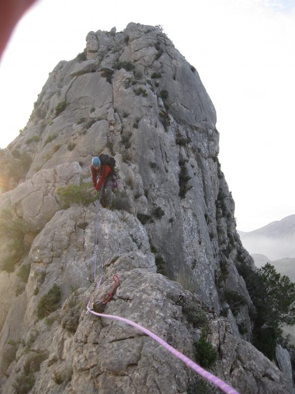 Arribant al coll des d'on amb un rappel de 60 metres sortim de la cresta després d'una jornada molt bona d'escalada