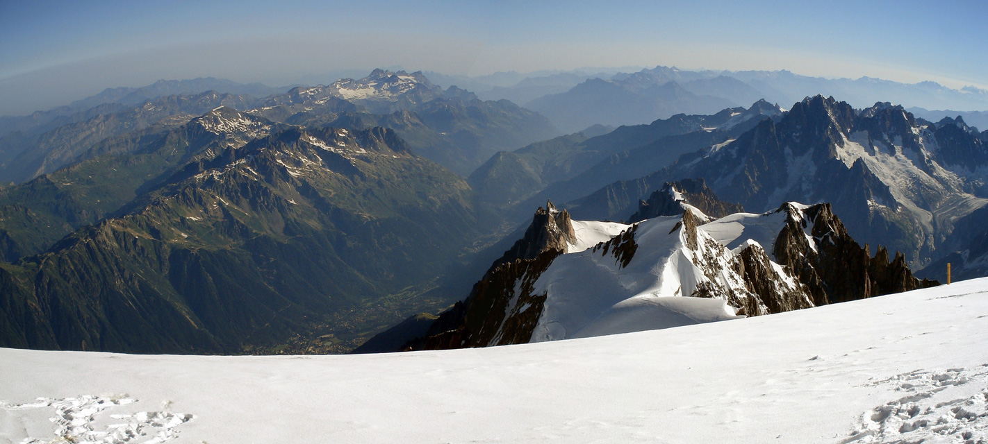 Aiguille du Plan (3673 m) desde la cima del Mont-Blanc (4807 m)