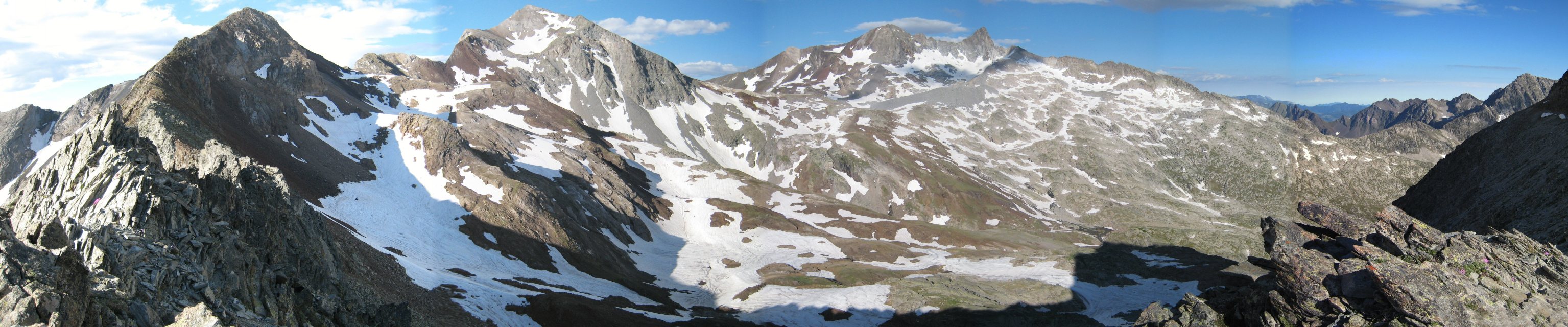 Vistas del Estaragne (3006 m), el Cambieil (3173 m) y el Pic Long (3192 m) al fondo
