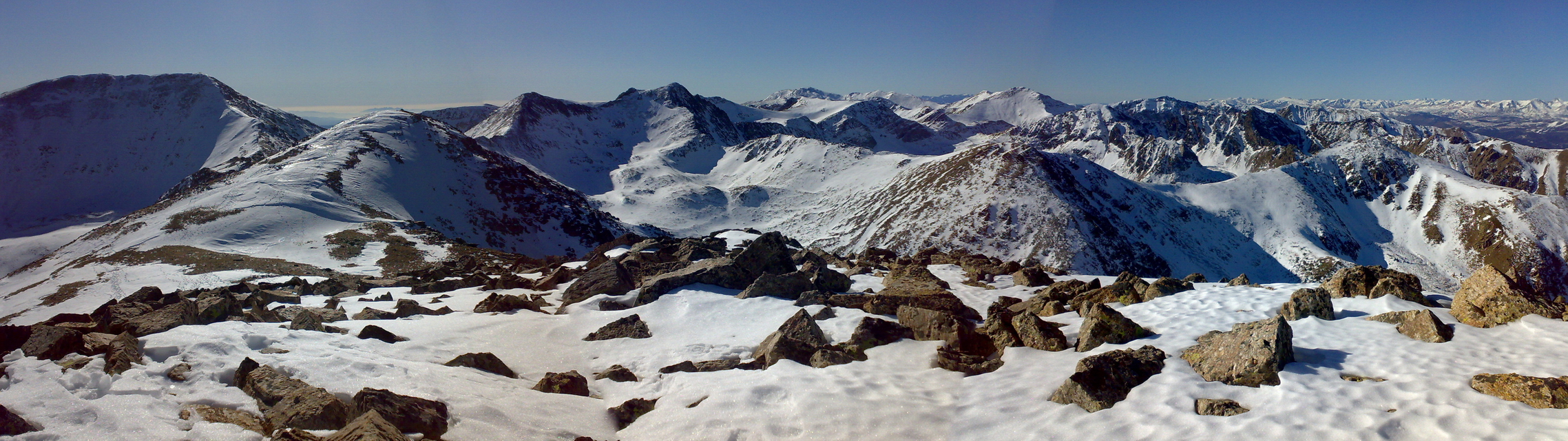 Vistas NO al Coll de Bacivers y Bastiments (2883 m)