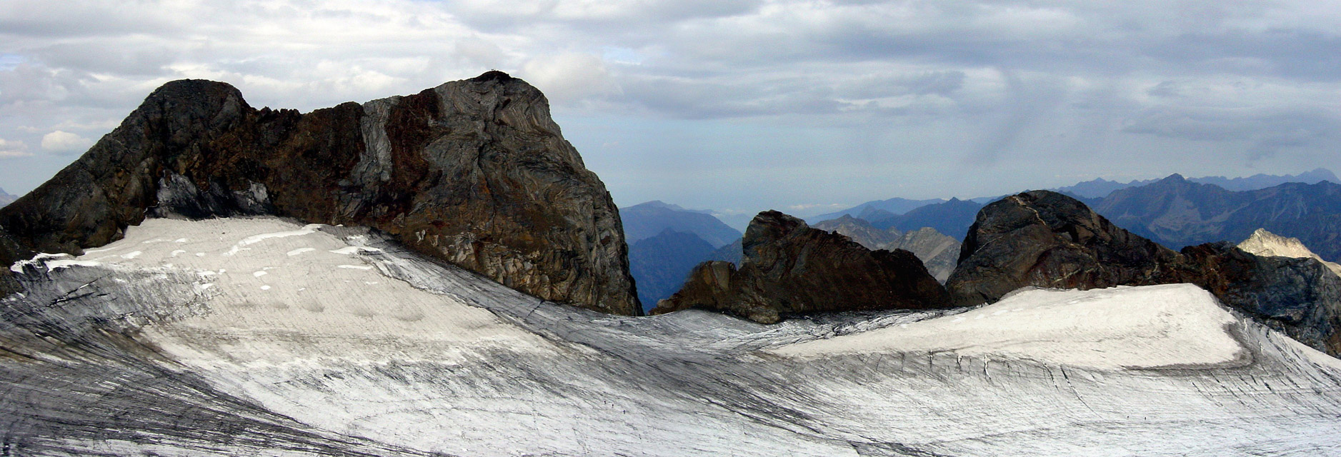Pic du Clot de la Hount (3289 m) - Grand Vignemale (3298 m) - Pitón Carre (3197 m) y Punta Chausenque (3204 m)