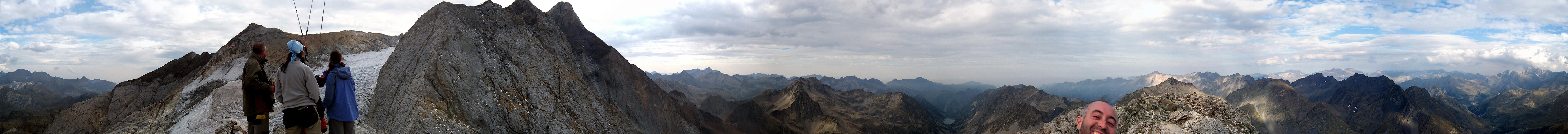 Vista panorámica desde la cima del Petit Vignemale (3032 m)