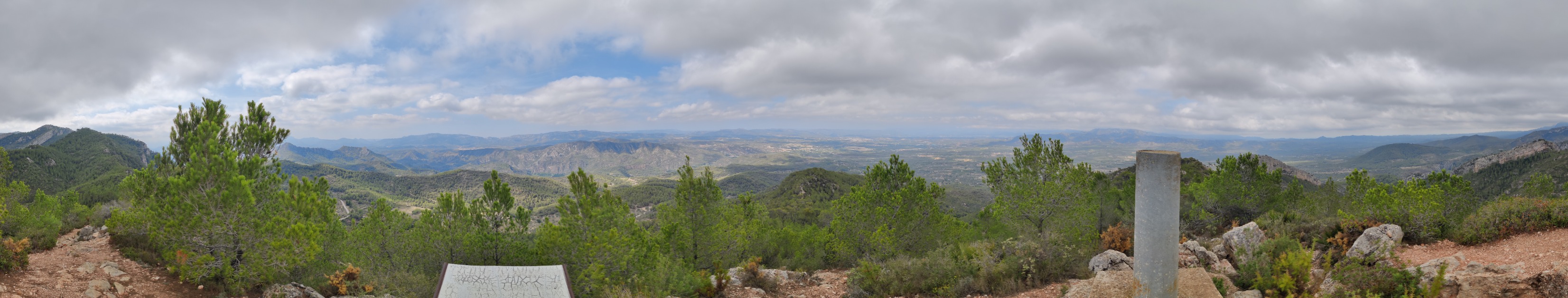 Vistas desde la cima del Coll de Pins (500 m)