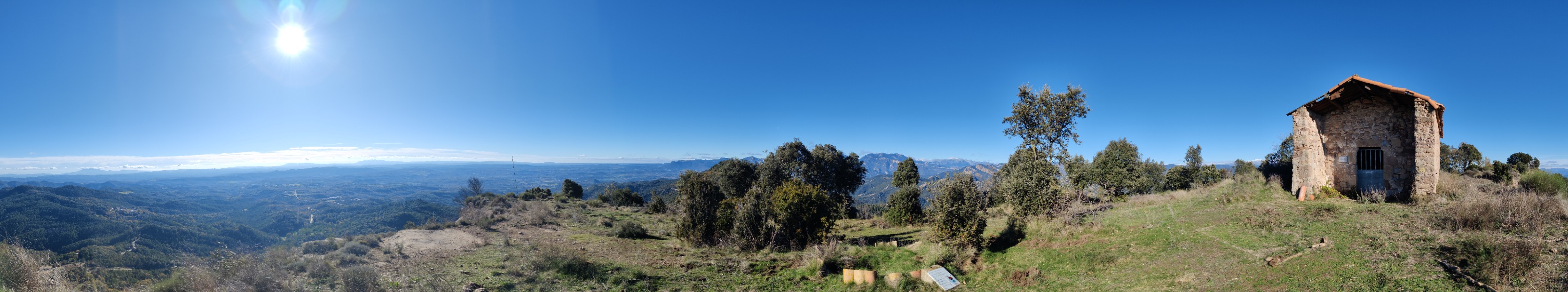Vistas desde la cima del Serrat de Sant Isidre (1117 m)