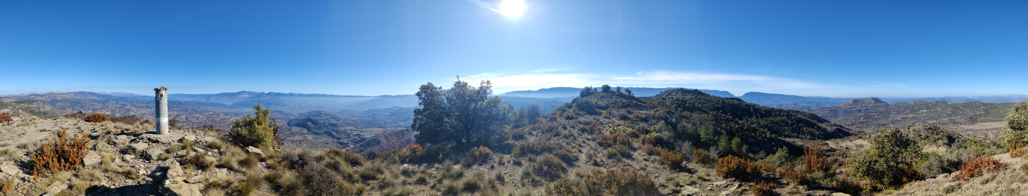 Vistas desde la cima de Montllobar (1104 m)