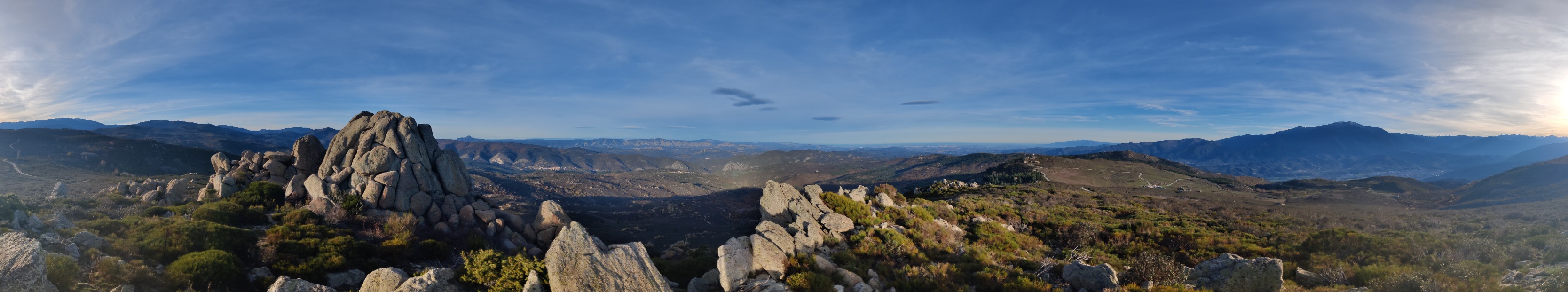 Vistas desde la cima de la Roca Gelera (1110 m)