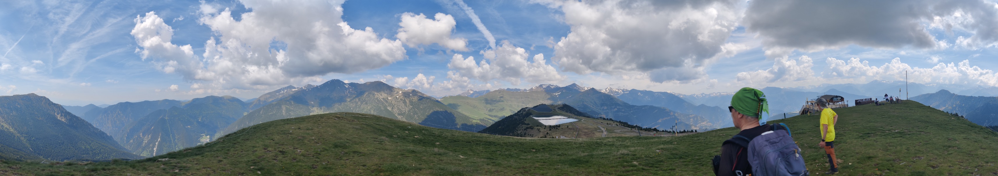 Vistas desde la cima del Alt del Covil (2358 m)