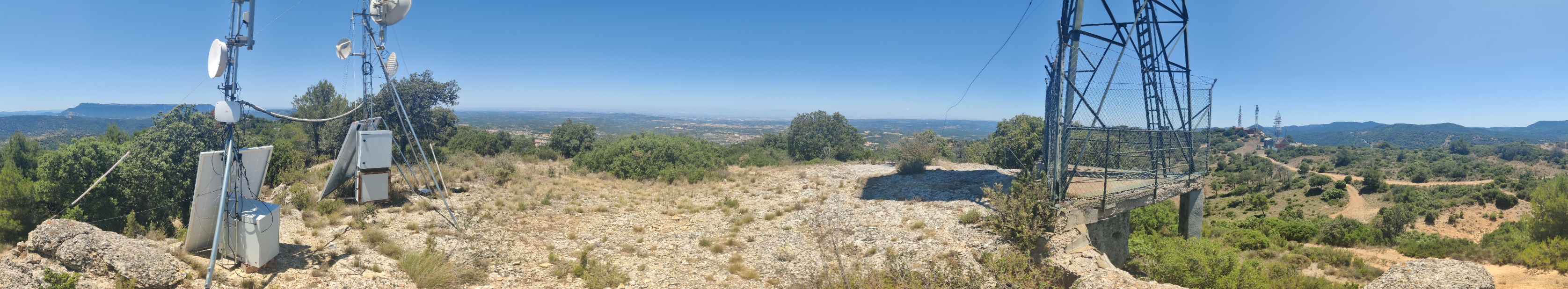 Vistas desde la cima de La Cogulla (1026 m)