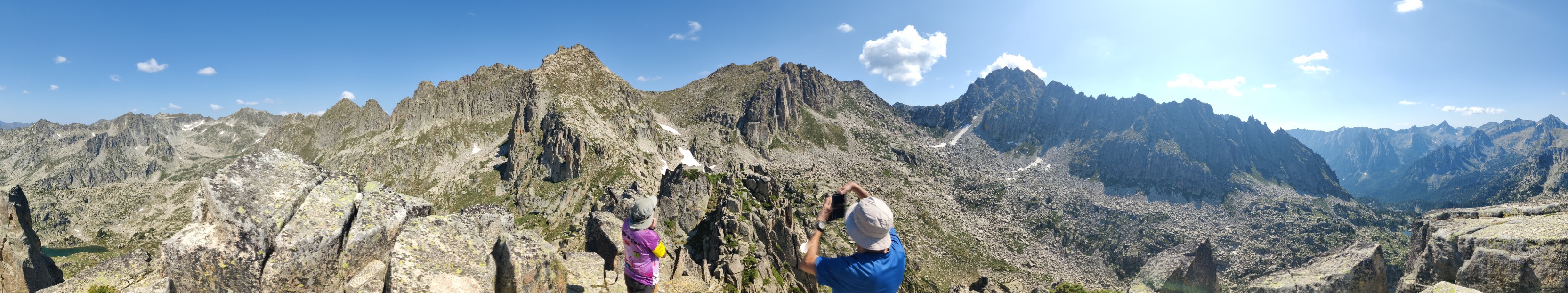 Vistas desde la cima de la Agulla Gran d'Amitges (2662 m)
